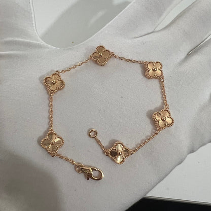 Mini Cleef Charm Bracelet | Gold